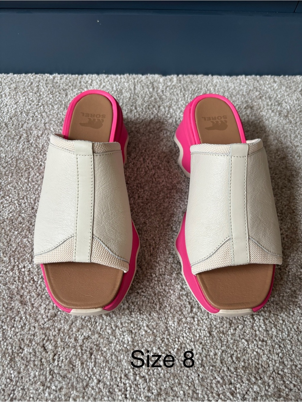 New in box Sorel size 8 leather slide on sandal with wavy pink soles - Picture 2 of 3